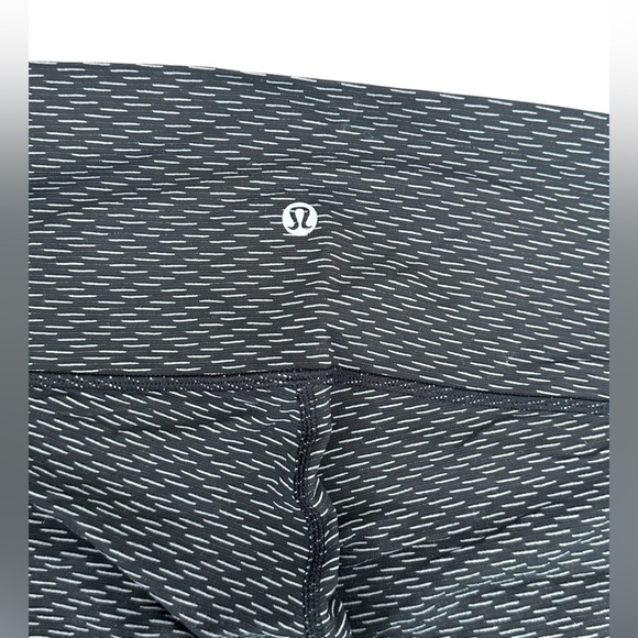 Lululemon Wunder Under black pattern style sz 6 28” - Picture 1 of 6